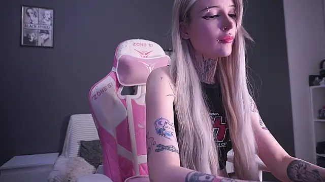 fraulein mooon online show from January 6, 2026, 8:13 pm