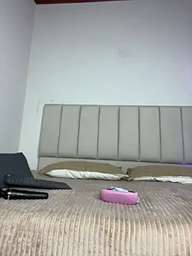 VioletPearson online show from July 17, 2026, 12:46 pm