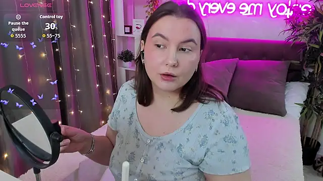 Snapshot of FeralPeach chatting on February 20, 2026, 5:48 am FeralPeach online show from February 20, 2026, 5:48 am