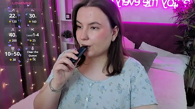 Snapshot of FeralPeach chatting on March 1, 2026, 5:07 am FeralPeach online show from March 1, 2026, 5:07 am