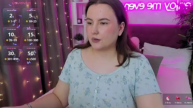 Snapshot of FeralPeach chatting on March 19, 2026, 6:57 am FeralPeach online show from March 19, 2026, 6:57 am