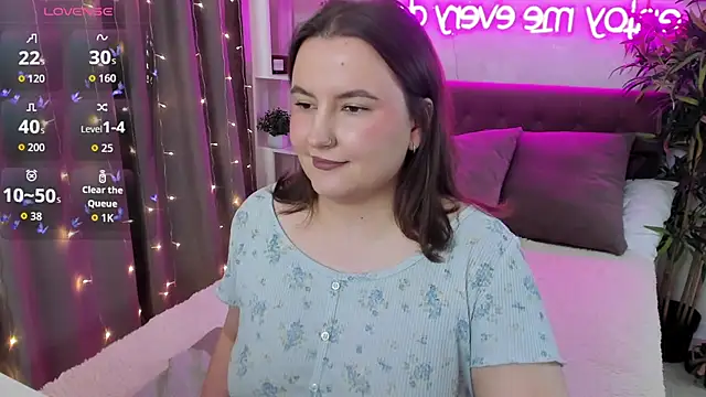 Snapshot of FeralPeach chatting on February 20, 2026, 6:26 am FeralPeach online show from February 20, 2026, 6:26 am