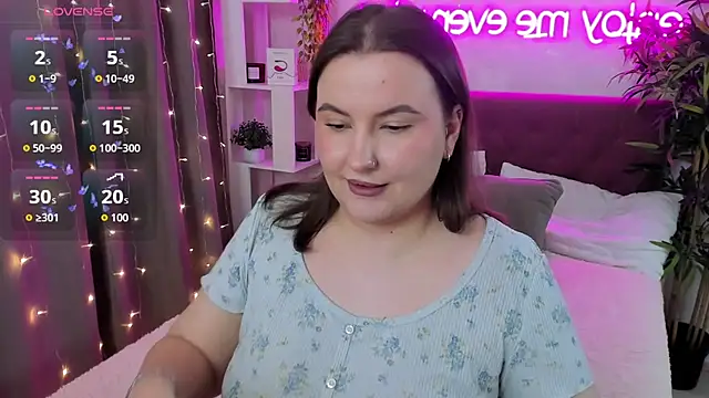 Snapshot of FeralPeach chatting on February 21, 2026, 5:53 am FeralPeach online show from February 21, 2026, 5:53 am