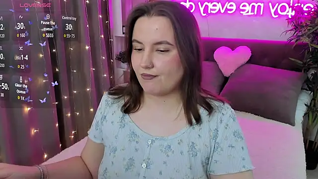 Snapshot of FeralPeach chatting on March 5, 2026, 7:27 am FeralPeach online show from March 5, 2026, 7:27 am