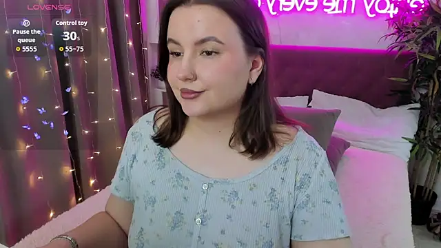 Snapshot of FeralPeach chatting on February 7, 2026, 5:26 am FeralPeach online show from February 7, 2026, 5:26 am