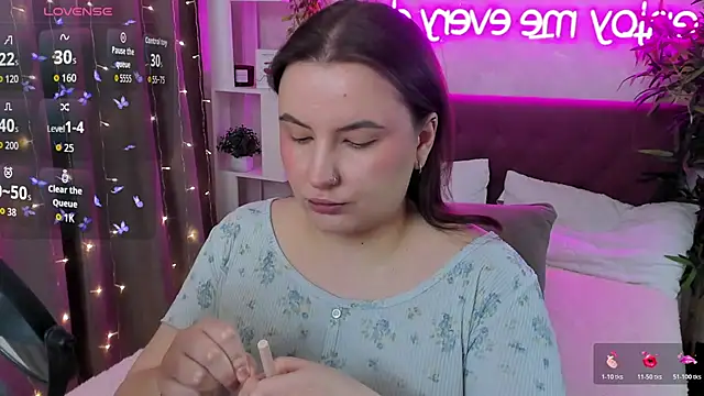 Snapshot of FeralPeach chatting on February 22, 2026, 5:21 am FeralPeach online show from February 22, 2026, 5:21 am