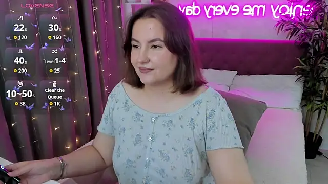 FeralPeach online show from September 25, 2025, 3:56 am