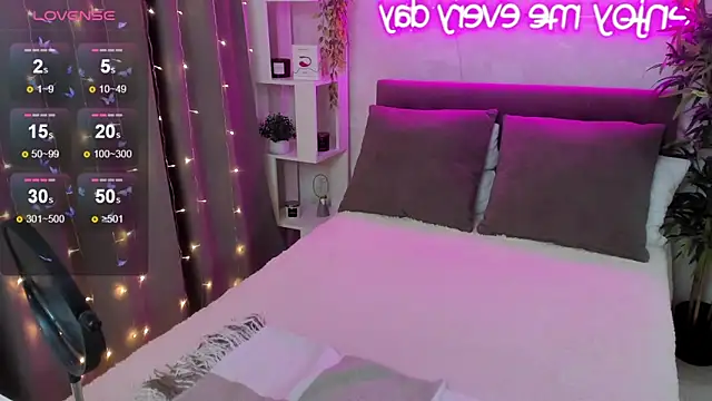 FeralPeach online show from November 27, 2025, 3:51 am