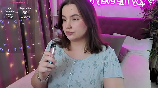 Snapshot of FeralPeach chatting on February 6, 2026, 6:09 am FeralPeach online show from February 6, 2026, 6:09 am