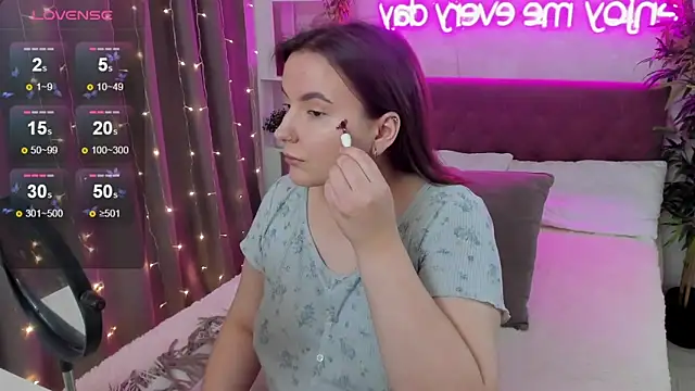 FeralPeach online show from November 14, 2025, 4:49 am