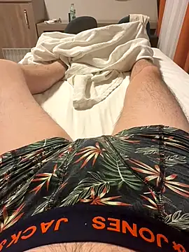 youngermansas online show from September 23, 2025, 12:28 am