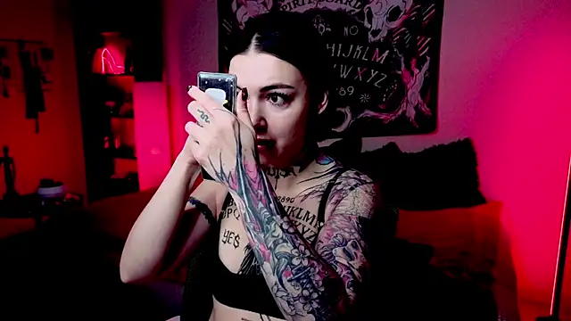 Snapshot of Magic_Allie chatting on March 18, 2026, 7:48 pm Magic Allie online show from March 18, 2026, 7:48 pm