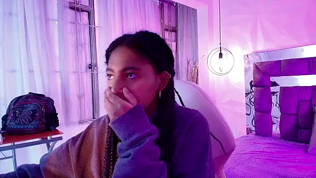 Queen perla  online show from June 27, 2026, 12:55 pm