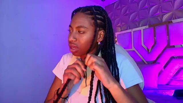 Queen perla  online show from April 26, 2026, 1:41 pm