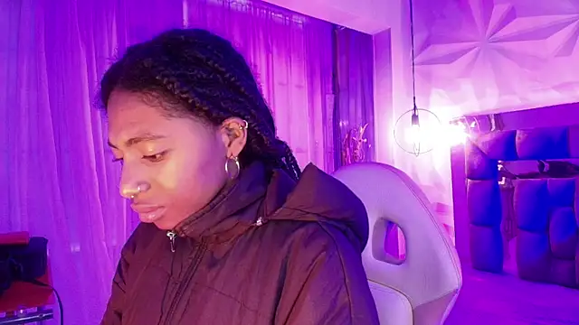 Queen perla  online show from July 30, 2026, 12:37 pm