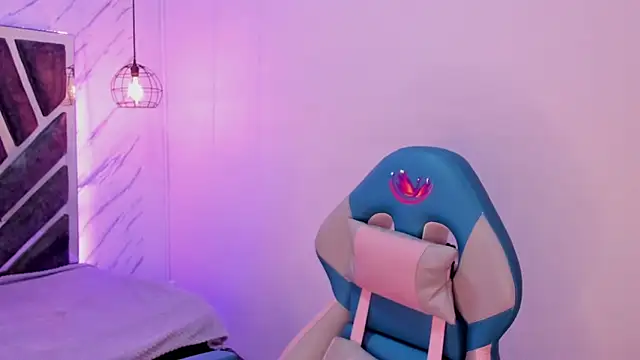 Queen perla  online show from September 10, 2025, 12:04 pm