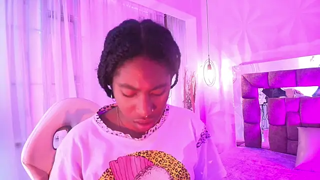 Queen perla  online show from July 7, 2026, 12:31 pm