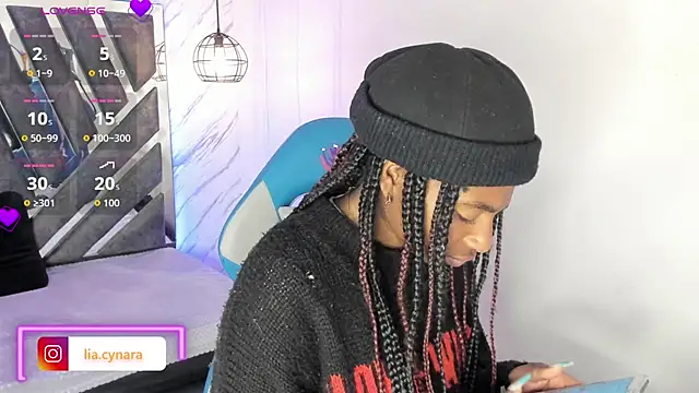 Queen perla  online show from September 17, 2025, 1:13 pm