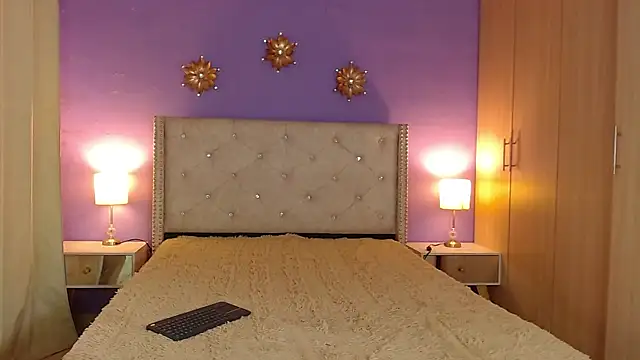 Kim and Mia online show from September 22, 2025, 10:38 pm