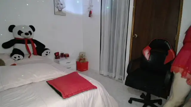 vanessalat online show from August 6, 2026, 11:33 pm