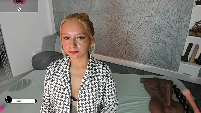 agatadelphine online show from June 24, 2026, 12:37 pm