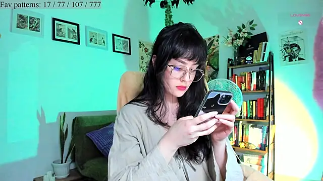 Conlosmichis online show from November 24, 2025, 11:49 pm