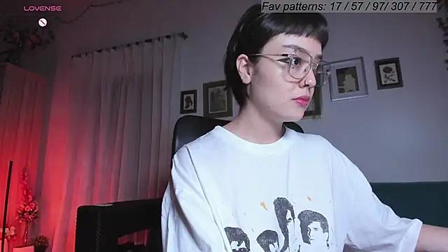 Conlosmichis online show from March 11, 2025, 11:26 pm