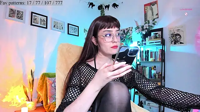 Conlosmichis online show from December 16, 2025, 12:04 am