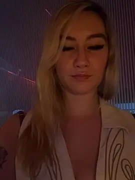 MaryDeniro online show from August 1, 2026, 4:43 am