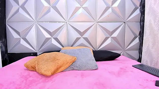 SofiAndNicol online show from March 5, 2026, 11:07 am