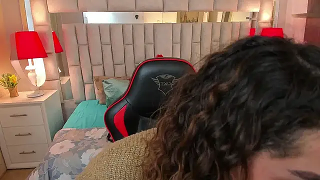 mariiahneedles online show from October 11, 2025, 12:22 am