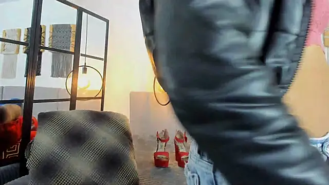 Sweet camille online show from June 17, 2026, 2:33 am