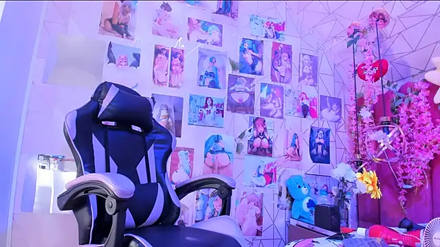 Alicebenett online show from March 8, 2026, 2:04 am