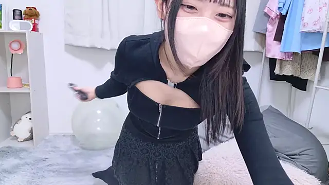 Suzu ch xx online show from February 17, 2025, 6:28 pm