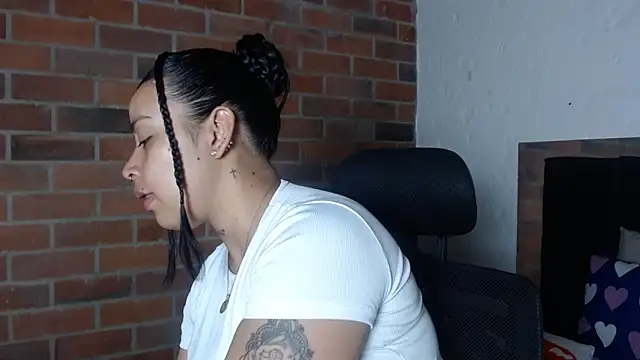 Snapshot of salome__hills1 chatting on May 24, 2026, 5:40 am salome hills1 online show from May 24, 2026, 5:40 am