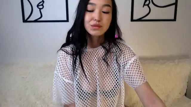 Hitomi Itoo online show from January 23, 2025, 1:45 pm