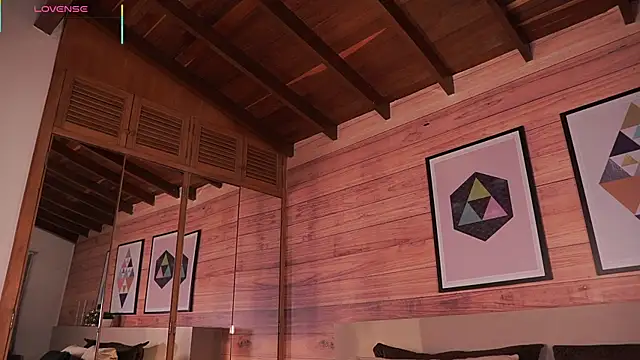 IzzyWild online show from November 28, 2025, 10:15 am