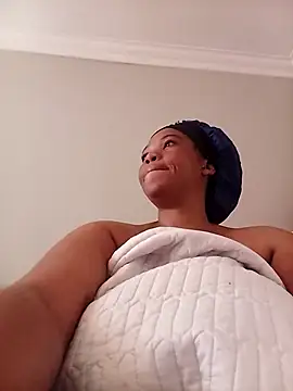 Snapshot of FreakyAngel3X chatting on November 21, 2025, 4:00 am FreakyAngel3X online show from November 21, 2025, 4:00 am