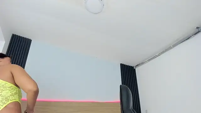 Chiqui milk  online show from November 15, 2025, 8:13 pm