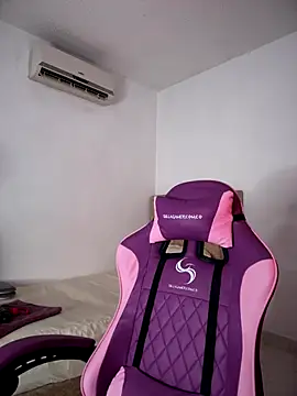 Snapshot of Hips_hannah chatting on September 25, 2025, 9:10 pm Hips hannah online show from September 25, 2025, 9:10 pm