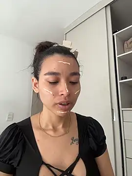 Snapshot of Hips_hannah chatting on October 12, 2025, 6:09 pm Hips hannah online show from October 12, 2025, 6:09 pm