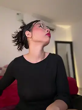 Snapshot of Hips_hannah chatting on February 17, 2025, 9:21 pm Hips hannah online show from February 17, 2025, 9:21 pm