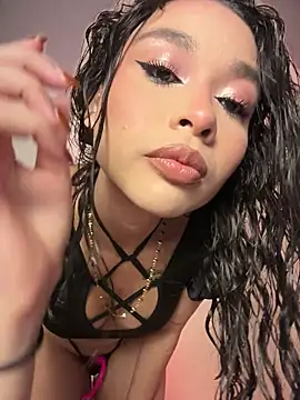 Snapshot of Hips_hannah chatting on February 7, 2026, 10:18 pm Hips hannah online show from February 7, 2026, 10:18 pm