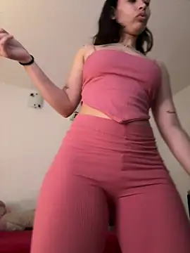 Snapshot of Hips_hannah chatting on March 8, 2025, 7:09 pm Hips hannah online show from March 8, 2025, 7:09 pm