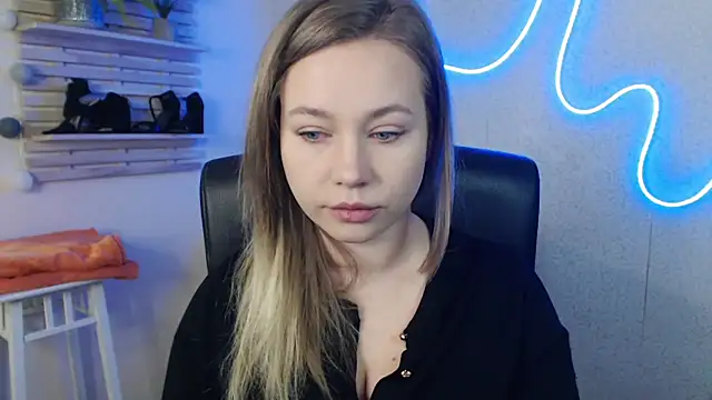 holly xglam online show from March 18, 2025, 12:19 am