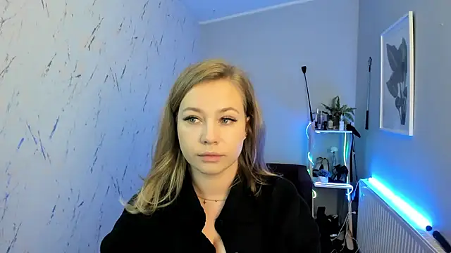 holly xglam online show from September 29, 2025, 4:56 pm