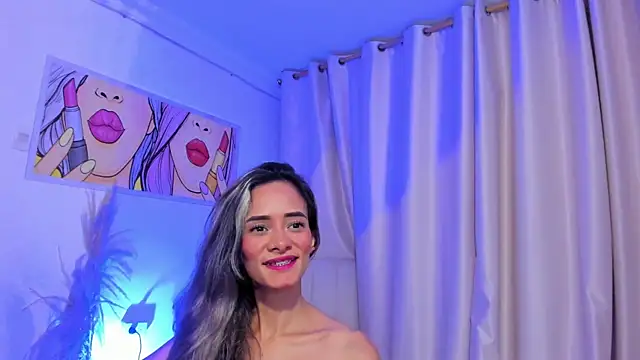 Snapshot of SkiinnyAna chatting on May 17, 2026, 7:36 pm SkiinnyAna online show from May 17, 2026, 7:36 pm