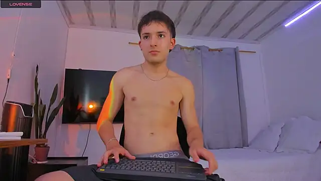 bower and colucci online show from September 18, 2025, 1:19 am