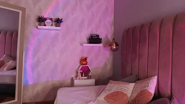 LeenaBrown online show from October 3, 2025, 12:39 pm