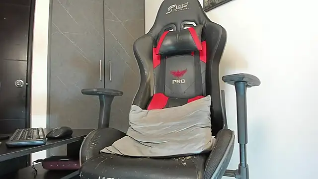 sergiio mesa27 online show from October 7, 2025, 2:01 am